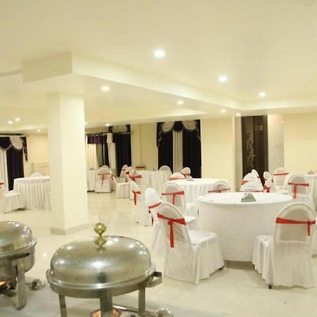 Hotel The Grand Orion Chinhat Exterior foto